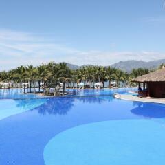 Отель Vinpearl Luxury Nha Trang бассейн