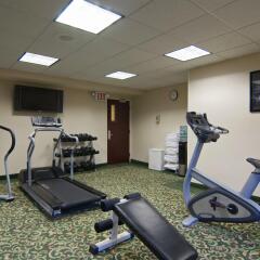Отель Fairfield Inn by Marriott JFK Airport США, Нью-Йорк - отзывы, цены и фото номеров - забронировать отель Fairfield Inn by Marriott JFK Airport онлайн фитнесс-зал