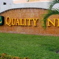 Отель Quality Inn Mazatlan спортивное сооружение