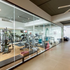 Отель Sawaddi Patong Resort & Spa фитнесс-зал
