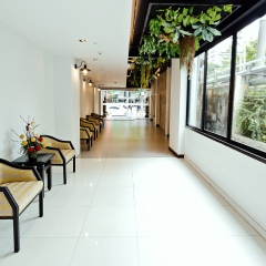 Three Sukhumvit Hotel интерьер отеля