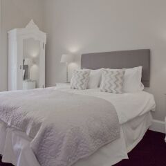 Отель The Edinburgh Castle Suite Эдинбург комната для гостей фото 4