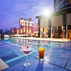 Renaissance Chengdu Hotel с домашними животными