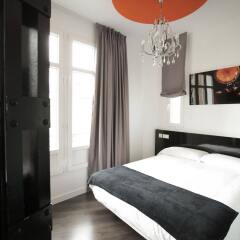 Отель Vitium Urban Suites сейф в номере