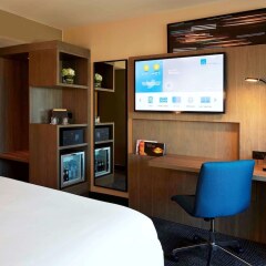 Отель Novotel New York Times Square США, Нью-Йорк - отзывы, цены и фото номеров - забронировать отель Novotel New York Times Square онлайн удобства в номере фото 2
