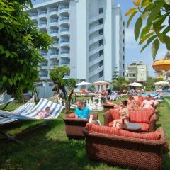 Grand Zaman Garden Hotel бассейн фото 3