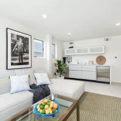 Отель New Listing! Venice Canal-front W/ Pool, Near Beach 5 Bedroom Home США, Лос-Анджелес - отзывы, цены и фото номеров - забронировать отель New Listing! Venice Canal-front W/ Pool, Near Beach 5 Bedroom Home онлайн фото 9