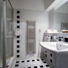 Отель Lokal Inn Прага ванная