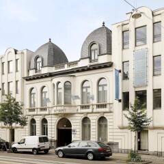 Отель NH Gent Sint Pieters Бельгия, Гент - 1 отзыв об отеле, цены и фото номеров - забронировать отель NH Gent Sint Pieters онлайн вид на фасад