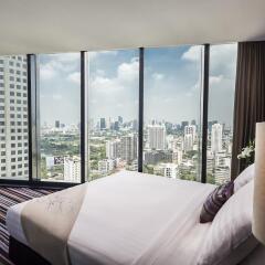 Отель The Continent Bangkok by Compass Hospitality 4* Номер категории Премиум с различными типами кроватей фото 14