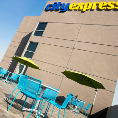 Отель City Express Plus Patio Universidad Мехико вид на фасад
