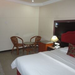 Отель SDM Tavern and Suites комната для гостей фото 4