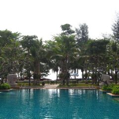 Отель Avalon Beach Resort бассейн