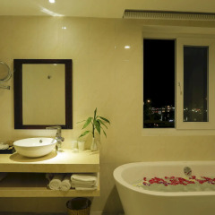 River Suites Hoi An Hotel ванная фото 2