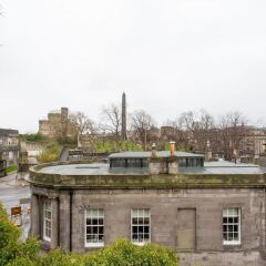 Отель Calton Hill Idyllic Cottage Feel Next 2 Princes St Эдинбург приотельная территория