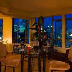 Отель Executive Hotel Vintage Park Канада, Ванкувер - отзывы, цены и фото номеров - забронировать отель Executive Hotel Vintage Park онлайн гостиничный бар