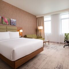 Гостиница Hilton Garden Inn Orenburg в Оренбурге 6 отзывов об отеле, цены и фото номеров - забронировать гостиницу Hilton Garden Inn Orenburg онлайн Оренбург комната для гостей фото 4