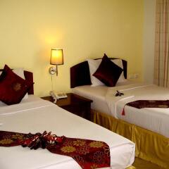 Отель Golden Pine Beach Resort & Spa сейф в номере