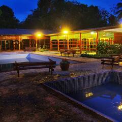 Отель Areeya Phuree Resort бассейн
