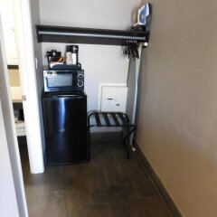 Отель Super 8 by Wyndham Los Angeles США, Лос-Анджелес - отзывы, цены и фото номеров - забронировать отель Super 8 by Wyndham Los Angeles онлайн сейф в номере