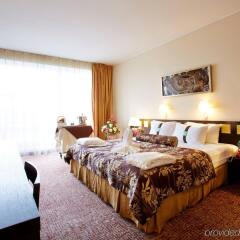 Гостиница Holiday Inn Chelyabinsk - Riverside комната для гостей