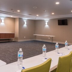 Отель Holiday Inn Express Newington фото 2