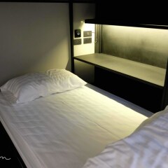 Kloem Hostel - Adults Only Бангкок комната для гостей фото 4