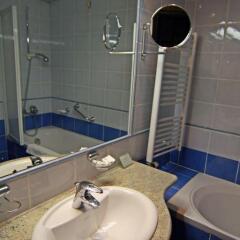 Hotel Holiday in Sarajevo, Bosnia and Herzegovina from 94$, photos, reviews - zenhotels.com bathroom photo 2