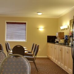 Отель Glenwood Inn & Suites балкон