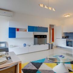 Апартаменты Centric and Spacious Apartment With Wifi and Balcony Гзира в номере