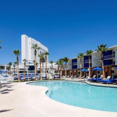 Tropicana Las Vegas - a DoubleTree by Hilton Hotel бассейн фото 2