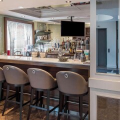 Отель Les Suites Victoria, an Ascend Hotel Collection Member Канада, Гатино - отзывы, цены и фото номеров - забронировать отель Les Suites Victoria, an Ascend Hotel Collection Member онлайн гостиничный бар