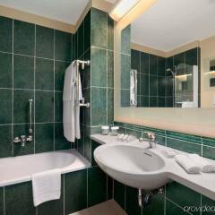 Отель Hilton Garden Inn Rome Airport Италия, Фьюмичино - 2 отзыва об отеле, цены и фото номеров - забронировать отель Hilton Garden Inn Rome Airport онлайн ванная фото 2