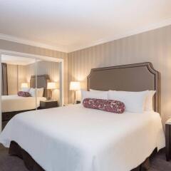 Отель La Grande Residence Vancouver at The Sutton Place Hotel Канада, Ванкувер - отзывы, цены и фото номеров - забронировать отель La Grande Residence Vancouver at The Sutton Place Hotel онлайн комната для гостей фото 4