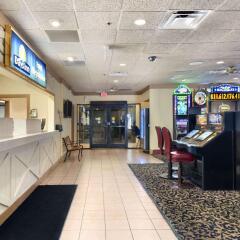 Отель Days Inn Las Vegas at Wild Wild West Gambling Hall США, Лас-Вегас - 8 отзывов об отеле, цены и фото номеров - забронировать отель Days Inn Las Vegas at Wild Wild West Gambling Hall онлайн развлечения