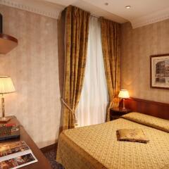 Hotel Condotti 3* Стандартный номер с двуспальной кроватью фото 20
