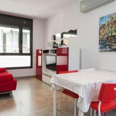 Апартаменты Via Augusta Apartments комната для гостей