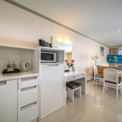 Отель Andaman Beach Suites Пхукет в номере фото 2
