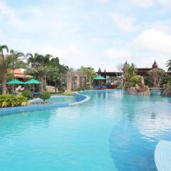 Отель Try Palace Resort & Spa бассейн