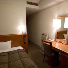 Toshi Center Hotel сейф в номере
