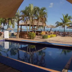 Smugglers Cove Beach Resort and Hotel бассейн фото 2