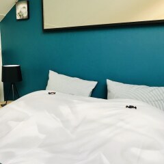 Отель Guesthouse de Loft сейф в номере