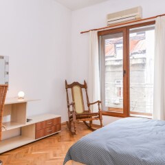 Отель FM Deluxe 1-BDR Apartment - Artist's Place Болгария, София - отзывы, цены и фото номеров - забронировать отель FM Deluxe 1-BDR Apartment - Artist's Place онлайн комната для гостей фото 4