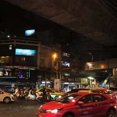Отель Armoni Sukhumvit 11 парковка