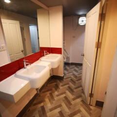 The Campus Hostel Thonglor Бангкок ванная