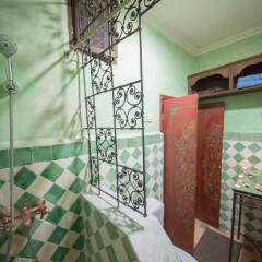 Отель Riad Dar Guennoun Марокко, Фес - отзывы, цены и фото номеров - забронировать отель Riad Dar Guennoun онлайн ванная фото 2