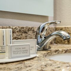 Отель Towneplace Suites Minneapolis Mall Of America Блумингтон ванная