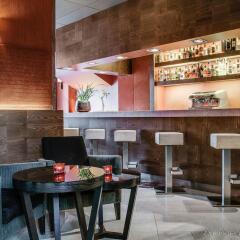Отель Eurostars Suites Mirasierra гостиничный бар