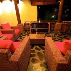Отель The Chalet Phuket Resort Таиланд, Пхукет - отзывы, цены и фото номеров - забронировать отель The Chalet Phuket Resort онлайн бассейн