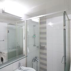 Отель Gangnam Sk Duplex A ванная
